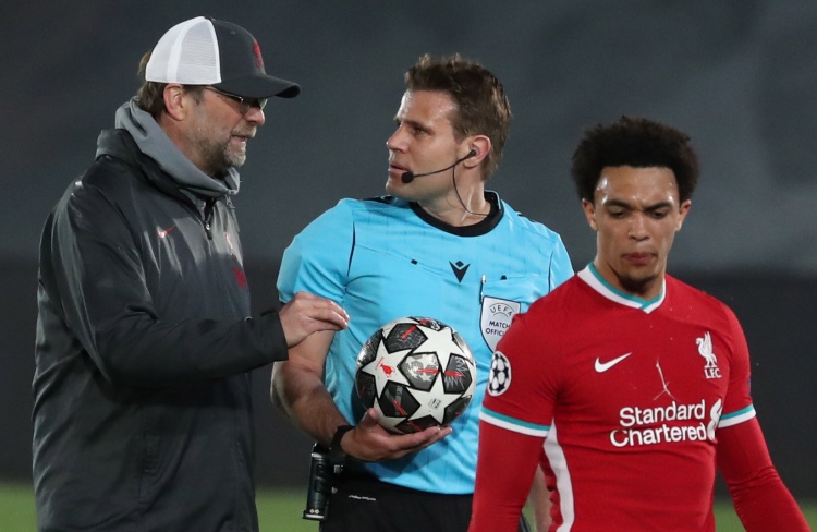 齐达内潇洒助攻帕耶得分（齐达内妙传，帕耶破门）