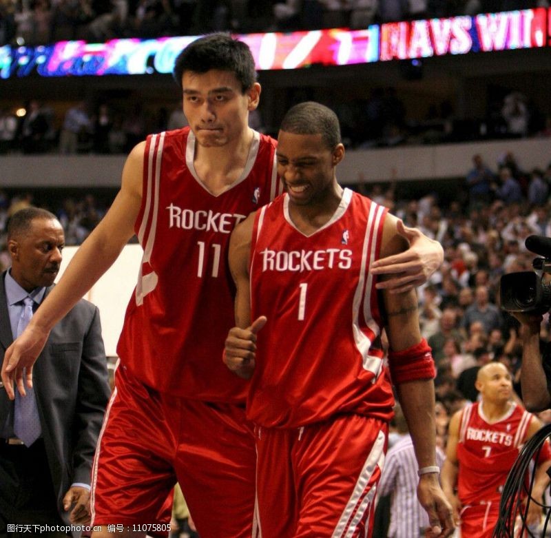 拉卡泽特回到酋长球场，观看并解说枪手对阵拜仁的比赛（拉卡泽特重返酋长，现场观战并解说阿森纳对阵拜仁）