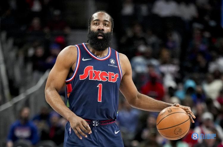 美记：雄鹿正全力说服字母哥留队，引援瞄准多名球星补强实力（美媒：雄鹿全力挽留字母哥，锁定多名球星补强阵容）