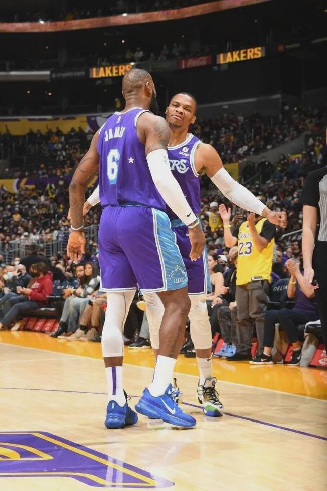 瓦伦西亚本赛季西甲仅3胜 排名倒数第二！（瓦伦西亚本季西甲仅取3胜，联赛倒数第二）