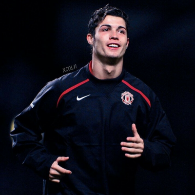 王岚嵚三分球再中，展现精湛射击技巧（王岚嵚再度命中三分，彰显高超投射水准）