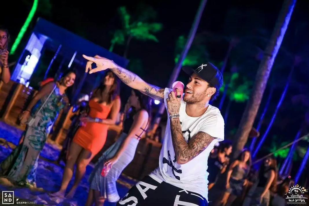 詹姆斯圣诞大战再创辉煌（詹姆斯圣诞夜再度封神）