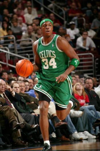 1分钟还原！杜锋又现“死亡凝视”始末，新星2次失误难以接受（1分钟复盘！杜锋再度上演“死亡凝视”，新星两度失误令人难以接受）