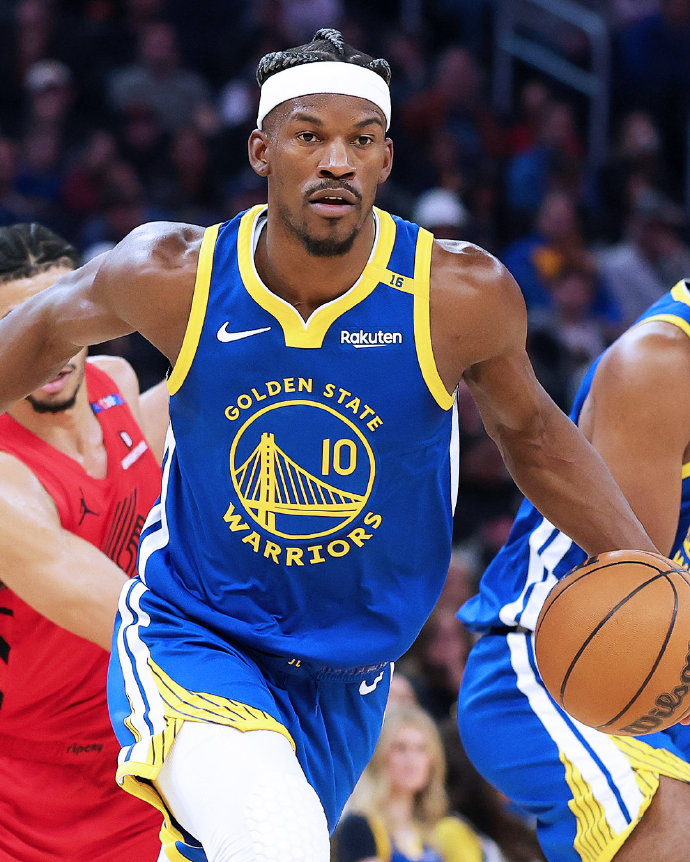 中超：上海海港主场4-1大胜深圳（中超：上海海港主场4比1完胜深圳）