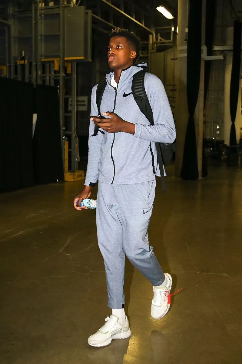 狼队主帅：对阵曼联希望终结连败，要表现得像冠军队伍一样（狼队主帅：战曼联誓止连败，必须打出冠军风范）