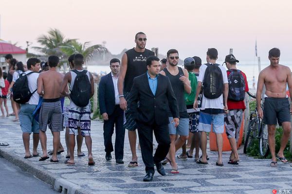 时隔9场迎来复出！卡斯尔：自己感觉很好 我将出战今日比赛（缺席9场后复出！卡斯尔：感觉良好，今日将出战）