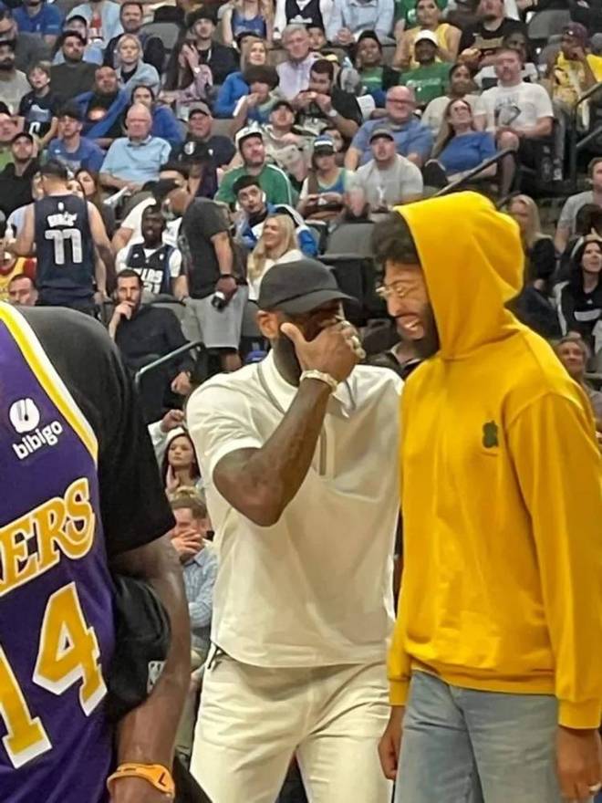 连续3场未首发，萨拉赫赛后发表激烈言论称被当成替罪羊，英媒曝利物浦选择支持斯洛特（三连场未首发，萨拉赫赛后怒言遭当替罪羊，英媒称利物浦力挺斯洛特）