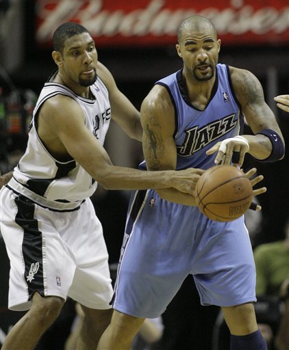 逐渐复苏！班凯罗低开高走贡献18分7篮板4助攻（状态回暖！班凯罗先抑后扬砍下18分7篮板4助攻）