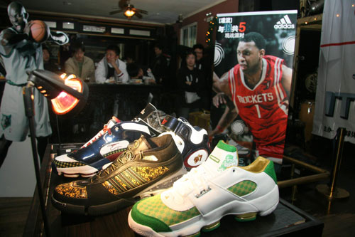 TA：滕哈格的失败清空了外界对药厂的期待，球队重新找回平衡（TA：滕哈格败北令外界对药厂降温，球队找回平衡）