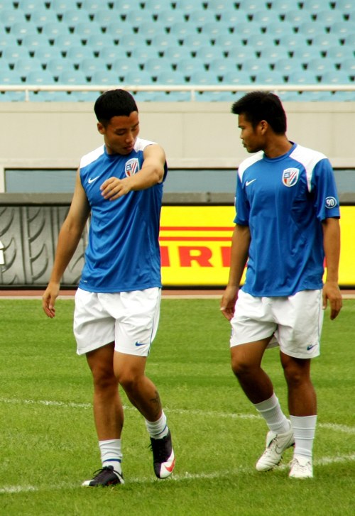 唐斯：回到熟悉的城市却回不去熟悉的地方 这感觉仍刺痛我（唐斯：重返熟悉的城市却难回旧地，这份痛感仍刺痛我）