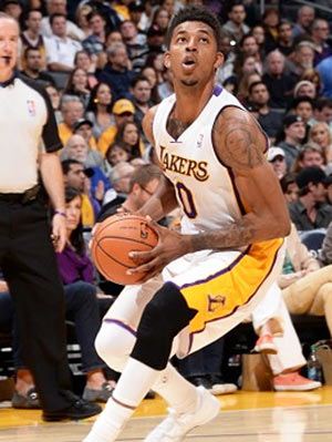 遇求不满：董方卓爆英超派对一夜千女，王楚淇支持C罗言论。（董方卓谈英超派对内幕，王楚淇力挺C罗观点）