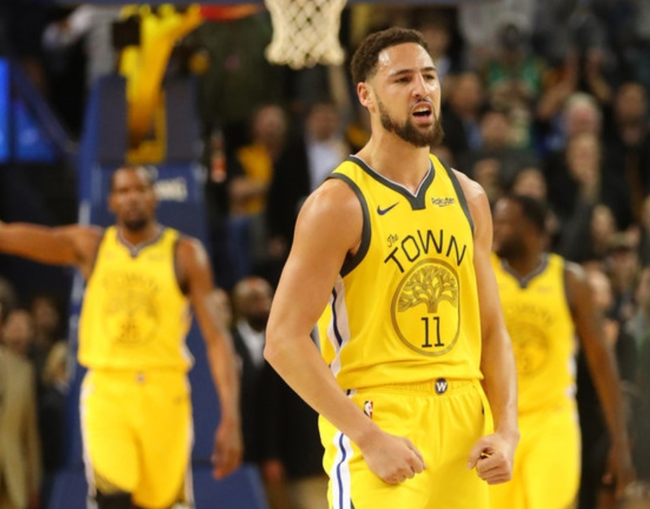 💥愤怒了！梅西离开体育场后，球迷冲场投水瓶+撕毁海报（梅西离场后爆发骚乱：球迷冲入场内投掷水瓶并撕毁海报）