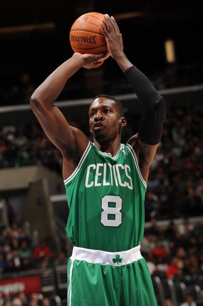 英超前瞻：利兹联连续三轮不败逃出降级区，水晶宫遭遇体能难题（英超展望：利兹联三轮不败脱离降级区，水晶宫陷入体能困局）