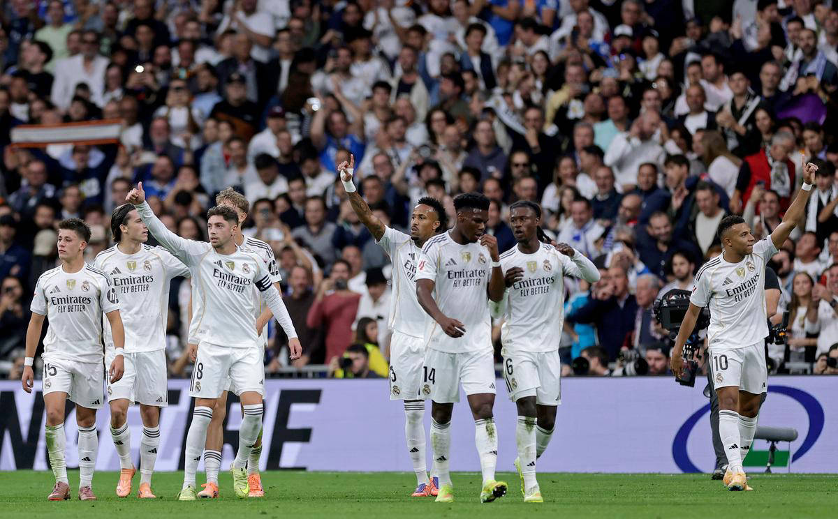 “小雪”节气将至，长春亚泰基地为天然草加盖第二层“棉被”（小雪将至，长春亚泰基地给天然草再添一层“棉被”）