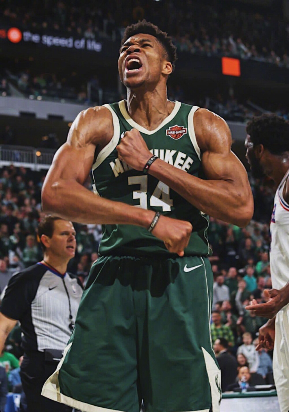 雷霆输球记者再次甩锅裁判？球员和教练都在总结自身问题（雷霆失利后记者又指责裁判？球员与教练聚焦自我检讨）