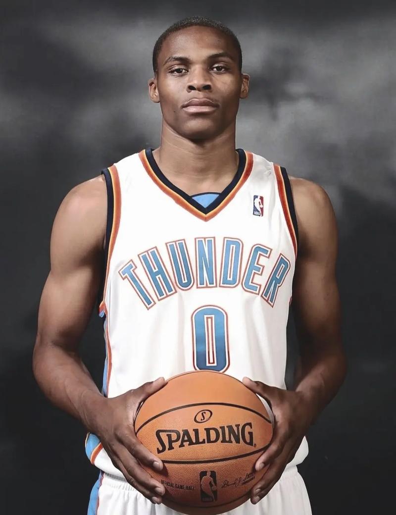 阿德耶米进球后做“安静点”手势，科瓦奇：为他的进球高兴（阿德耶米破门后做“安静”手势，科瓦奇：为这粒进球感到高兴）