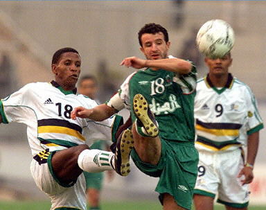 NBA常规赛战报：湖人客场险胜太阳（NBA常规赛快讯：湖人客场险擒太阳）